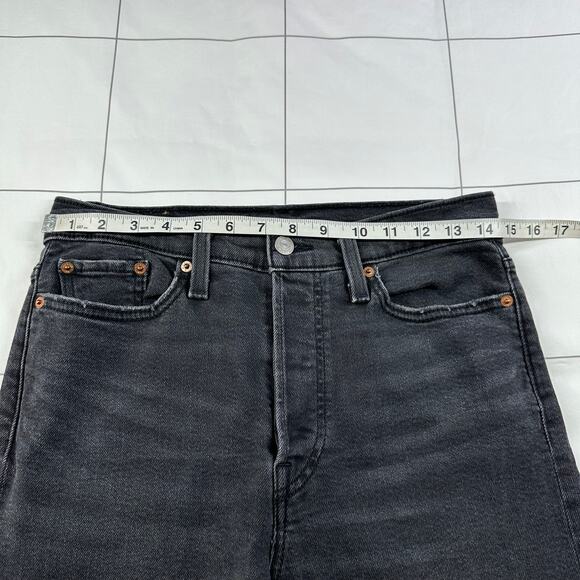 Levi's Jeans Womens 29 Washed Black Wedgie Straight Leg Button Fly Ripped Knee - Picture 9 of 14